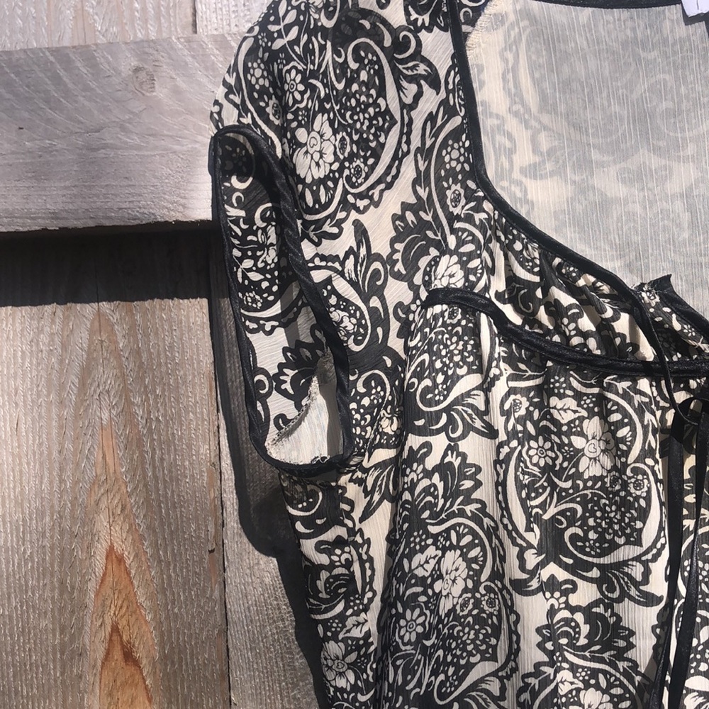 XL black and cream floral blouse - Picture 4 of 7